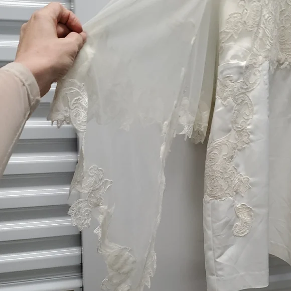 Thurley Ivory Lace Dress is available for purchase on au PAY Market -  Imported Goods Online Store Co.Ltd. | au PAY Market - Online Shopping Site